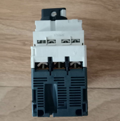 进口摊铺机加热电器箱保护开关2032282 进口摊铺机加热电器箱保护开关2032282